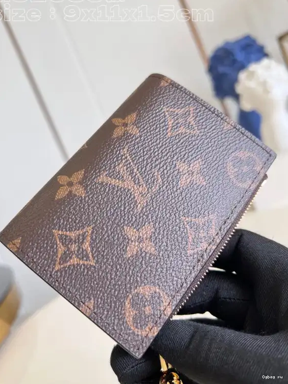 Lisa Louis Wallet Vuitton 0508
